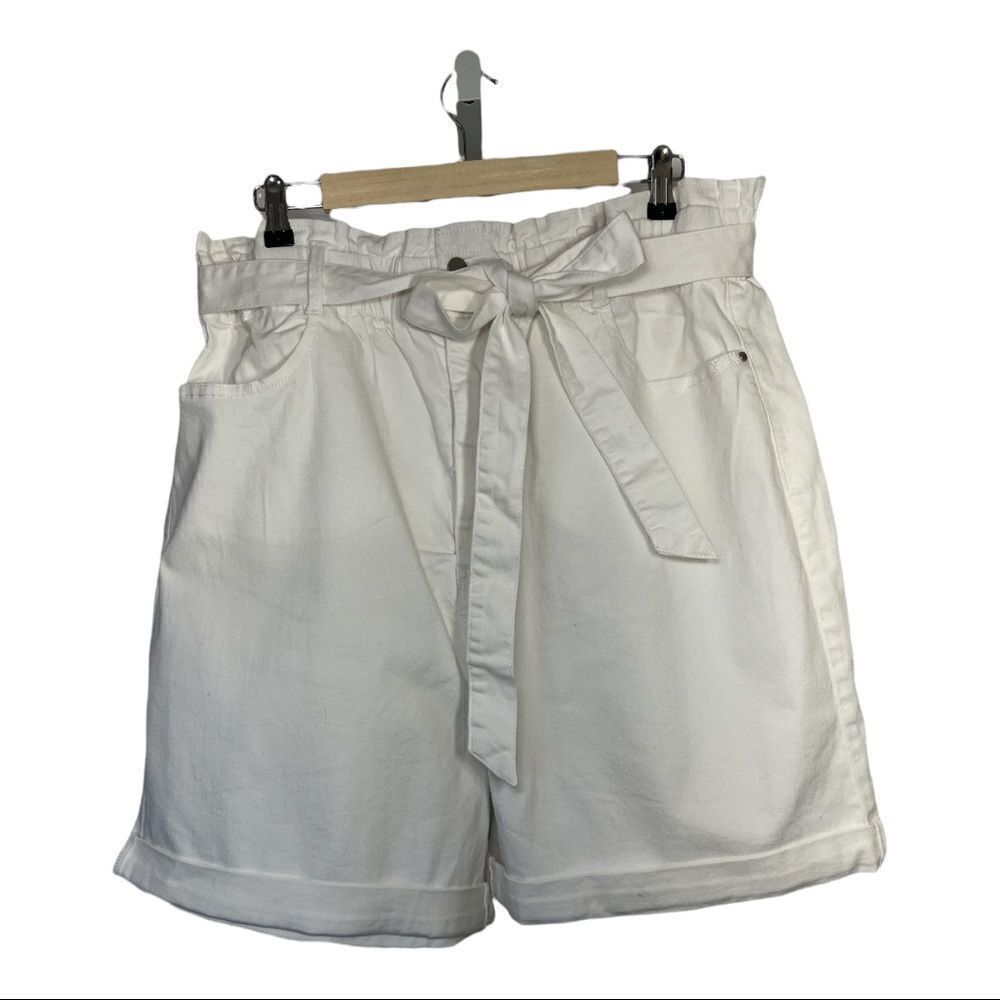 BLACK LABEL by C’EST TOI Women’s Paperbag Waist Denim Shorts White Size 3X